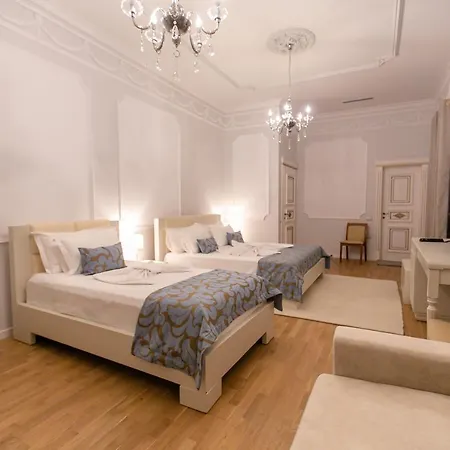 Ferdinand Modern In Tirana's Center
