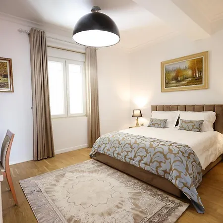 Ferdinand 3* تيرانا