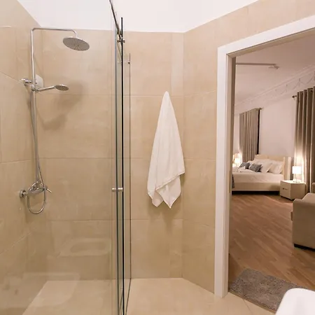 ホテル Ferdinand ティラナ