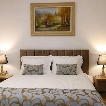 Ferdinand فندق تيرانا