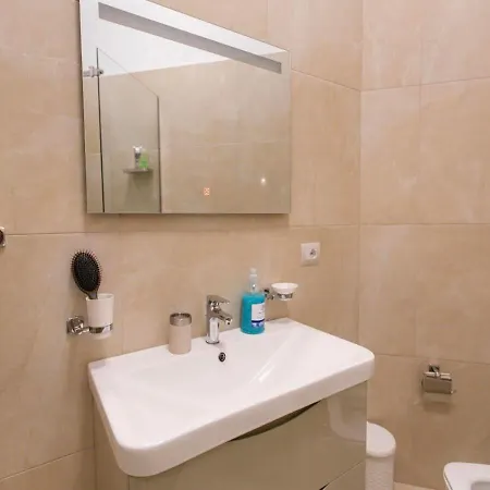 Ferdinand 3* ティラナ