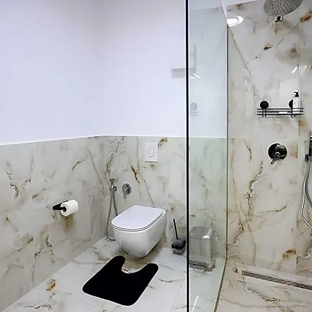 Ferdinand 3* Tirana